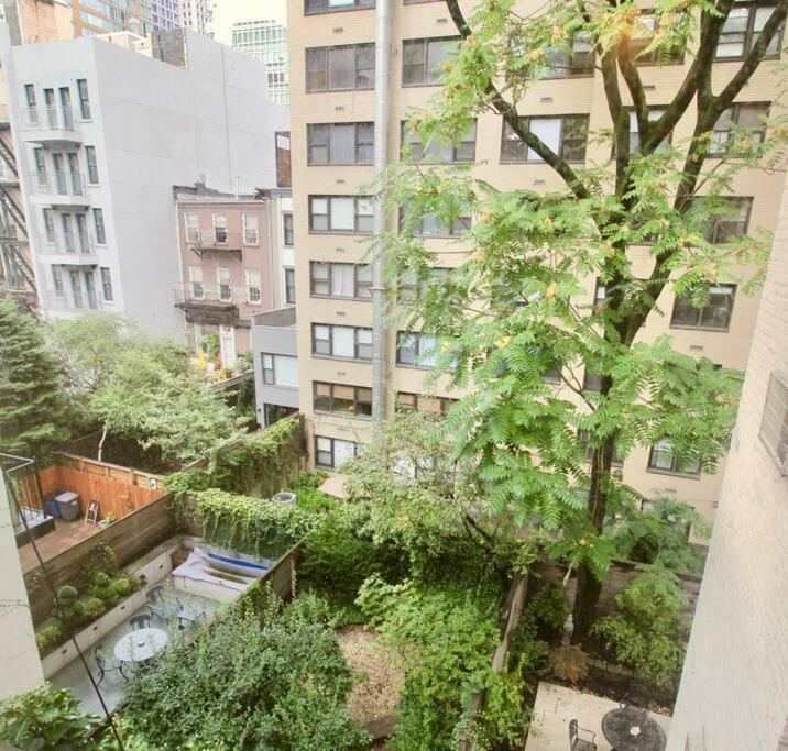 Designer Home In Diplomat District New York City Exterior photo